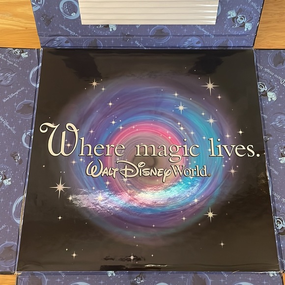 Walt Disney World Where Magic Lives Photo Album. GUC - Picture 9 of 17